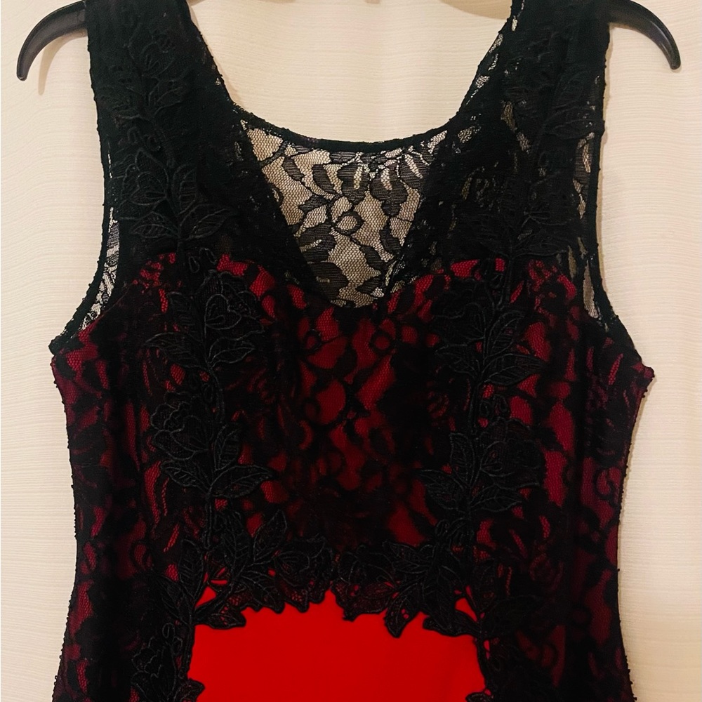 Beautiful dress that makes you look so elegant and beautiful . Perfect